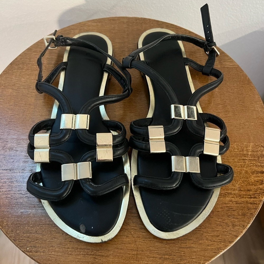 𝅺aldo Women’s Black and Gold Sandals Size‎ 8.5
